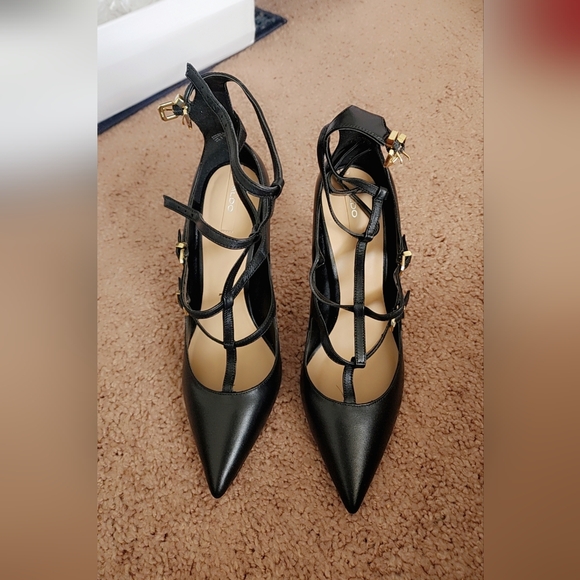 Elegant Black Strappy Heels - Picture 3 of 6